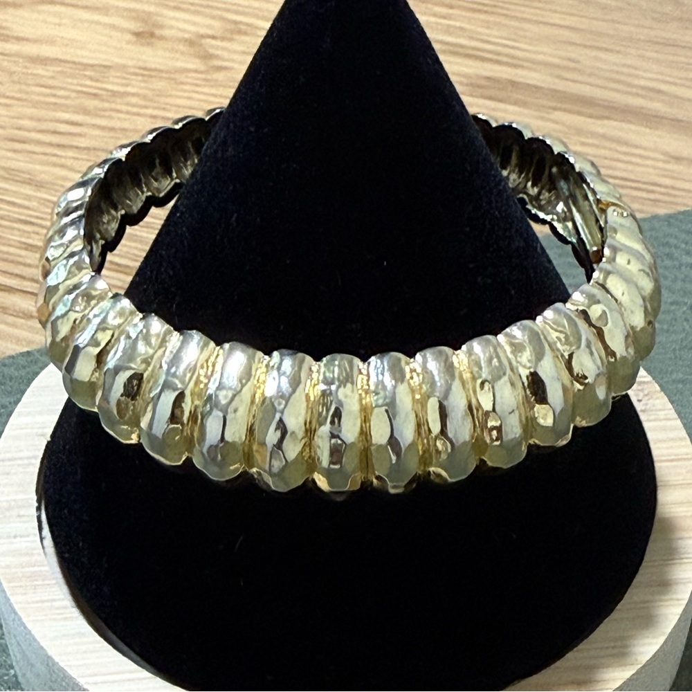 Vintage Ribbed Hammered Gold Tone Clamper Bangle Bracelet